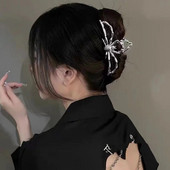 2023. aasta uus mood vedelast metallist suur ämblikhaaratsiklamber, naissoost seljapea plaat juuksenõel hai klamber Laheda disainiga juukseaksessuaarid