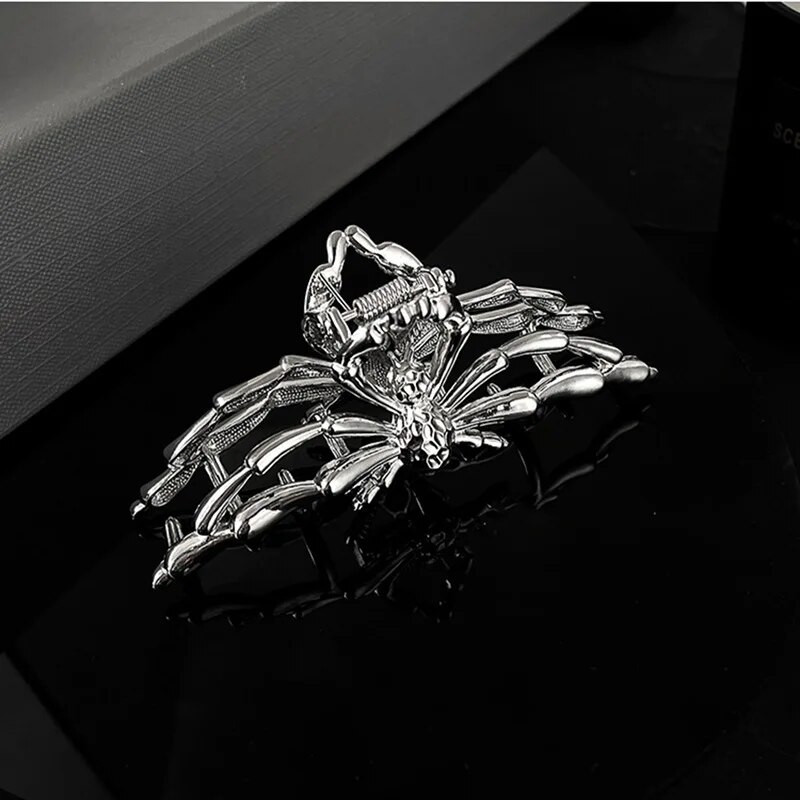 2023. aasta uus mood vedelast metallist suur ämblikhaaratsiklamber, naissoost seljapea plaat juuksenõel hai klamber Laheda disainiga juukseaksessuaarid