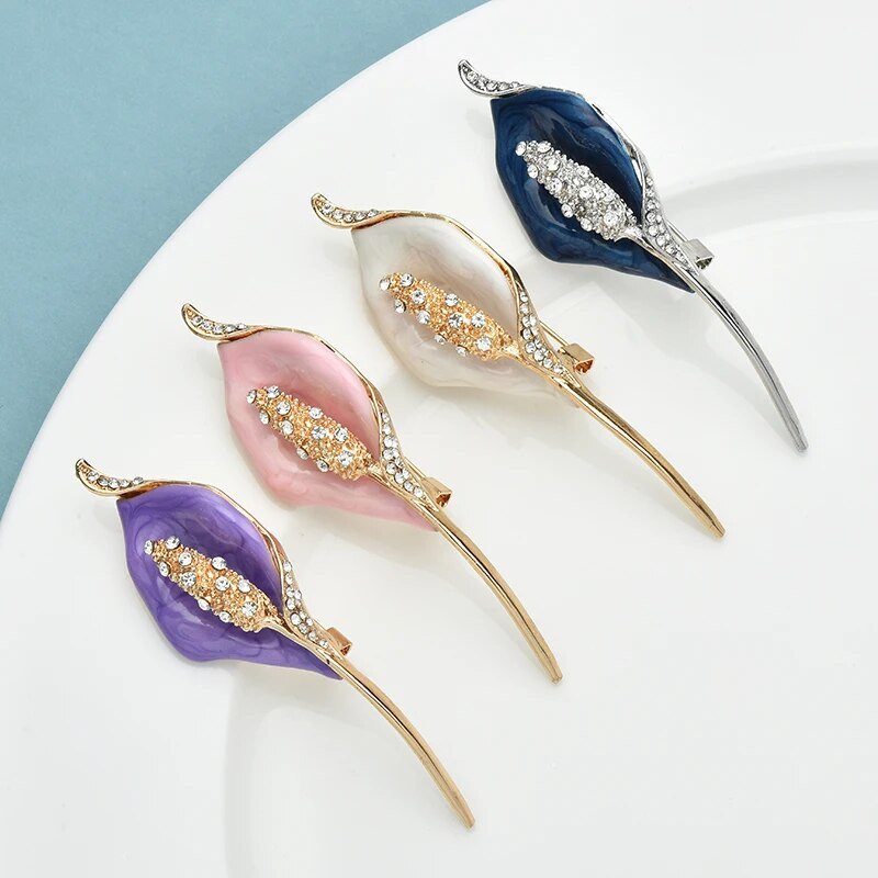 Wuli&baby emalio lelijos gėlėtos sagės moterims Unisex 4 spalvų Kalnų krištolas, tinkantys augalai Vakarėliui Biuro sagės segtukai Dovanos