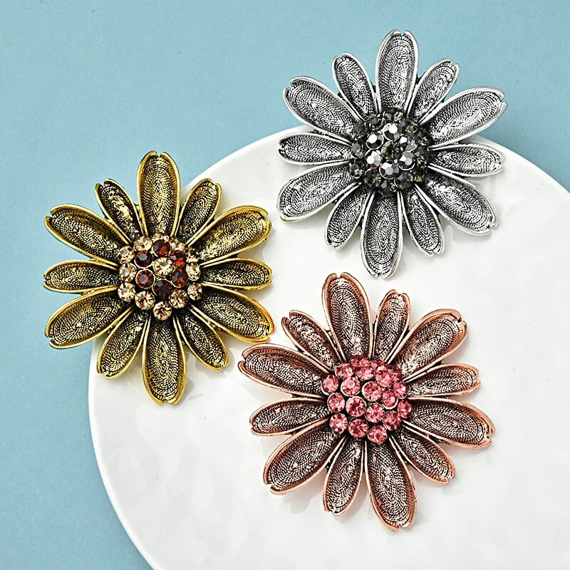 Wuli&baby lielas vintage margrietiņu ziedu saktas Sievietēm Unisex 3 krāsu Skaisti Rhinestone Augi Ballīte Biroja saktas piespraudes Dāvanas