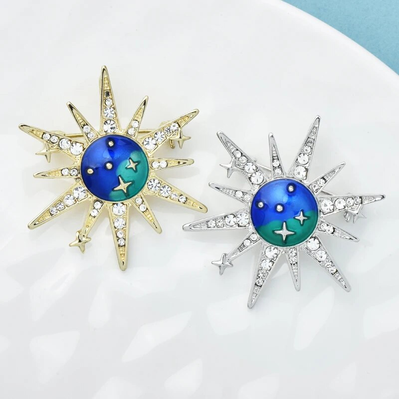 Wuli&baby Päikeseprossid Naistele Unisex 2-värvilised Kvaliteetsed Rhinestone`i Sinised Emailid Säravad Päikesepeo Kontoriprossid Kingitused