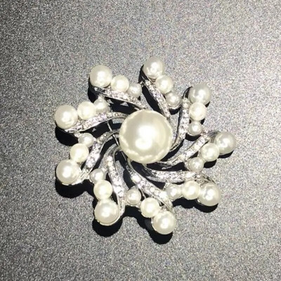 Wuli&baby biserni okrugli cvjetni broševi za žene 2 boje Jednostavno spajanje cvjetnih zabava Uredski broš igle Pokloni