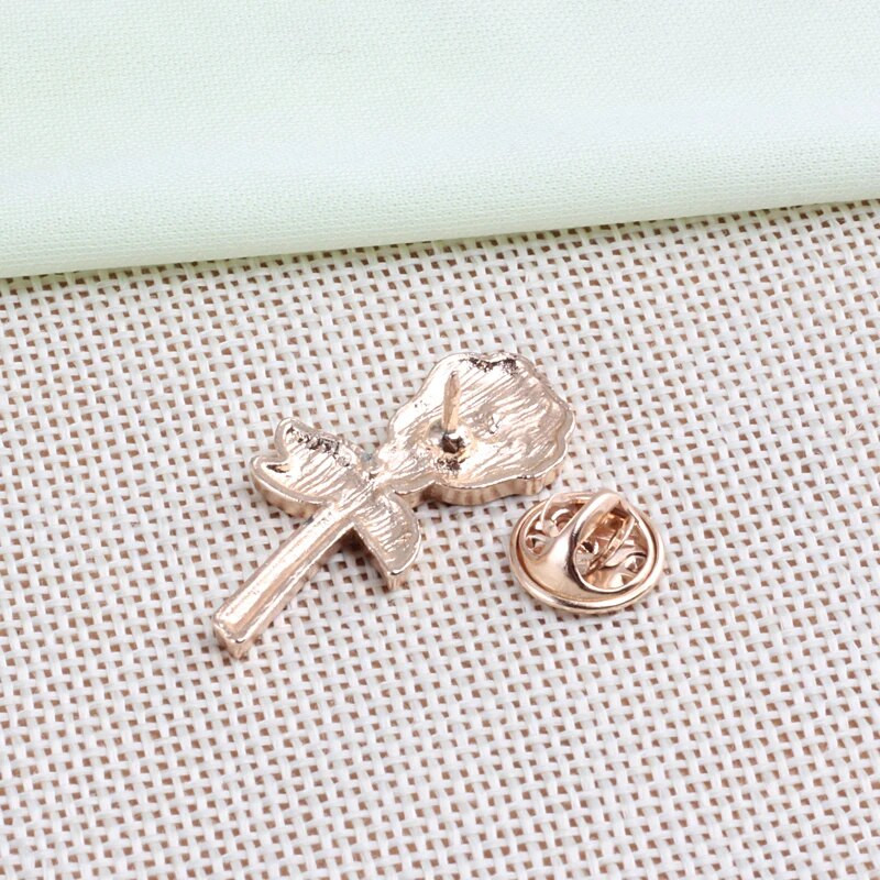 Ilus lillemärk Punane Must Roos Emailnõelad Metallist Mood Prossid Sõbrapäeva kingitus Sõbrannale Seljakott Reväärikübar Ehted