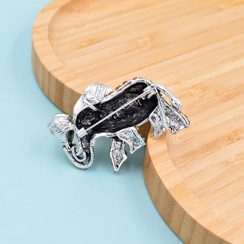 CINDY XIANG Rhinestonest elevandiprossid naistele Vintage Animal Pin 6 värvi Saadaval uus disain, kvaliteetne 2021