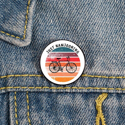 Namjooning roosa trükitud nööpnõel Kohandatud naljakad prossid särk Reväärkott Armas märk Multifilmi emailnõelad armastatud tüdrukusõpradele