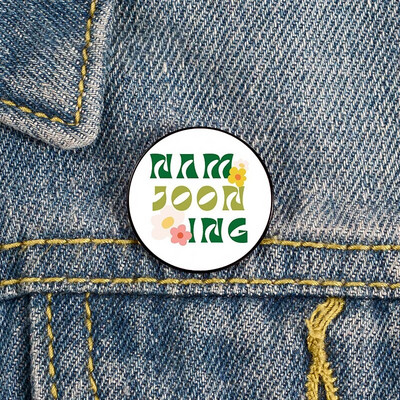 Namjooning roosa trükitud nööpnõel Kohandatud naljakad prossid särk Reväärkott Armas märk Multifilmi emailnõelad armastatud tüdrukusõpradele