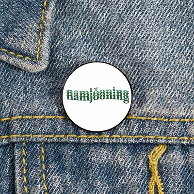 Namjooning roosa trükitud nööpnõel Kohandatud naljakad prossid särk Reväärkott Armas märk Multifilmi emailnõelad armastatud tüdrukusõpradele