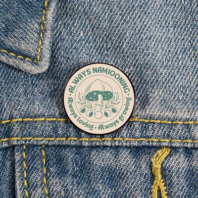 Namjooning roosa trükitud nööpnõel Kohandatud naljakad prossid särk Reväärkott Armas märk Multifilmi emailnõelad armastatud tüdrukusõpradele