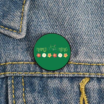 Namjooning roosa trükitud nööpnõel Kohandatud naljakad prossid särk Reväärkott Armas märk Multifilmi emailnõelad armastatud tüdrukusõpradele