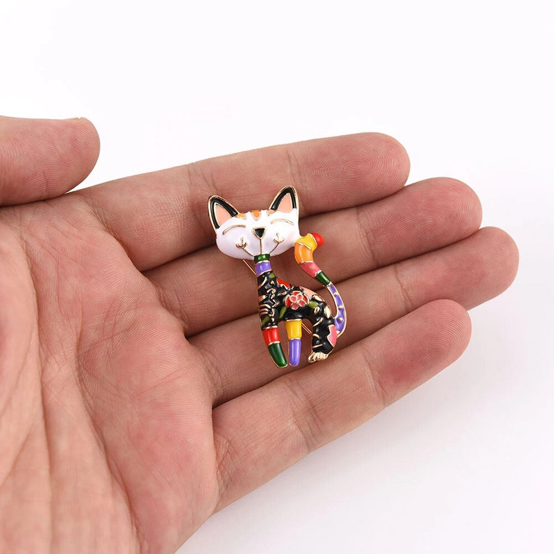 Hanreshe κινούμενα σχέδια κινέζικης αιολικής γάτας καρφίτσα καρφίτσα σμάλτο λουλούδια πολύχρωμη τέχνη αφηρημένη καρφίτσες ζώων Πέτο σακίδιο κοσμήματα