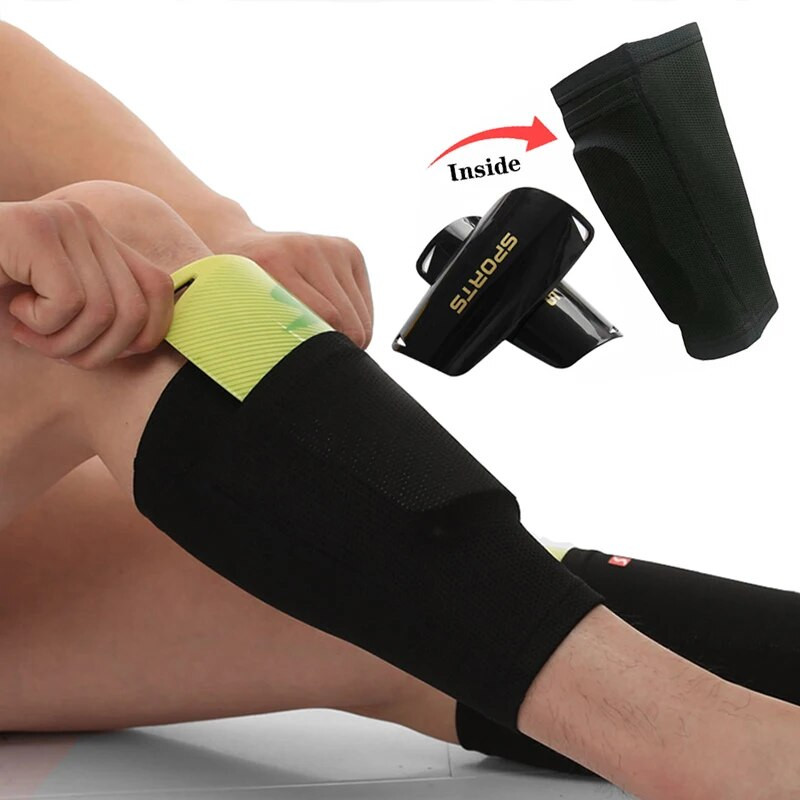 1 kasulik komplekt täiskasvanutele mõeldud jalgpalli kaitsesokid taskujalgpalli säärekaitsmetega säärevarrukad toetavad säärekaitset sääretugedes