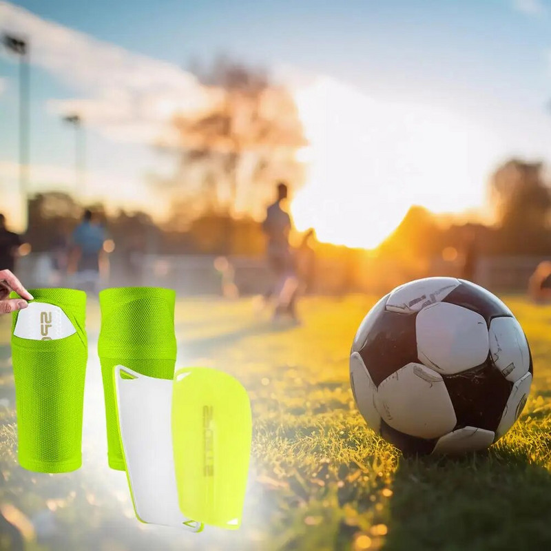 Nogometni štitnici za potkoljenice sigurnog pristajanja Mekani podstavljeni štitnici za potkoljenice za nogomet s rukavima za čarape Veličine od mladih do odraslih, amortizacija ozljeda