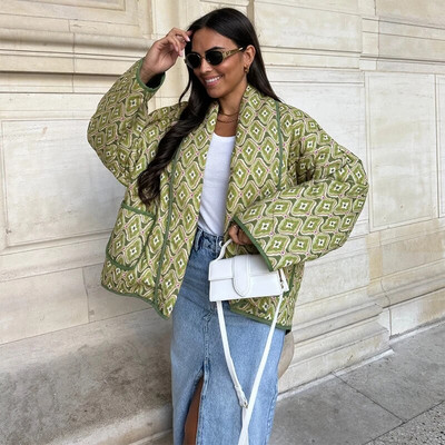 Atvarte marginta trumpa medvilninė striukė, moteriška ilgomis rankovėmis, šilta kišenine megztiniu, stora rudens žiemos mada moteriški gatvės viršutiniai drabužiai