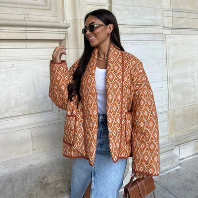 Atvarte marginta trumpa medvilninė striukė, moteriška ilgomis rankovėmis, šilta kišenine megztiniu, stora rudens žiemos mada moteriški gatvės viršutiniai drabužiai