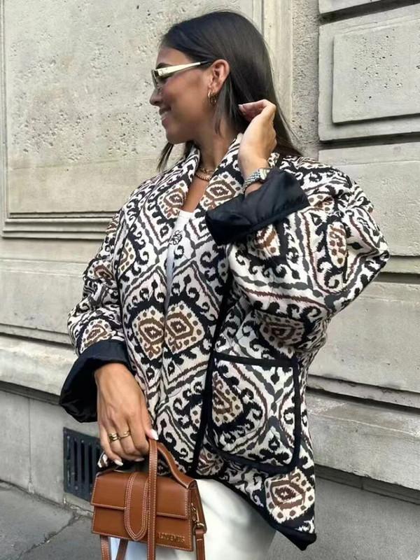 Atvarte marginta trumpa medvilninė striukė, moteriška ilgomis rankovėmis, šilta kišenine megztiniu, stora rudens žiemos mada moteriški gatvės viršutiniai drabužiai