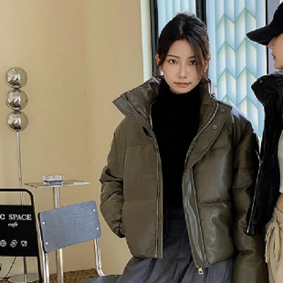 Nahast polsterdatud naiste külm paks lühike mantli aluskrae 2023. aasta talvine soliidne lahtine tõmblukuga nupp Naiste soe jope tänavariided