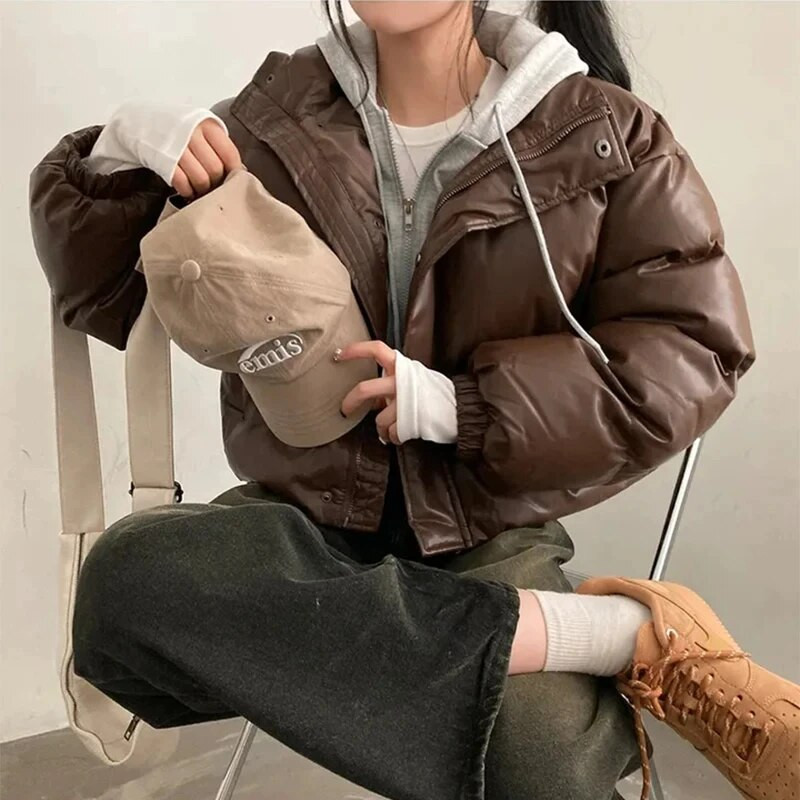 Nahast polsterdatud naiste külm paks lühike mantli aluskrae 2023. aasta talvine soliidne lahtine tõmblukuga nupp Naiste soe jope tänavariided