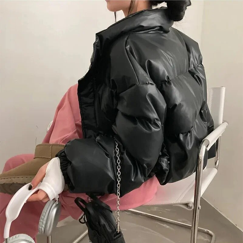 Nahast polsterdatud naiste külm paks lühike mantli aluskrae 2023. aasta talvine soliidne lahtine tõmblukuga nupp Naiste soe jope tänavariided