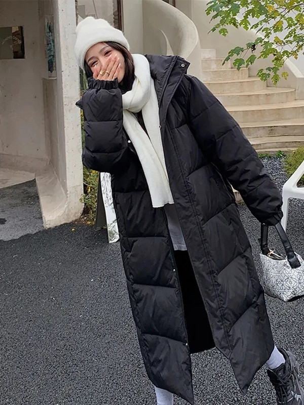 2023 m. Korėjos moterų žieminė striukė, ilga paltai su gobtuvu, šilti stori juodi smėlio spalvos vėjui atsparūs moteriški pūkiniai medvilniniai paltai