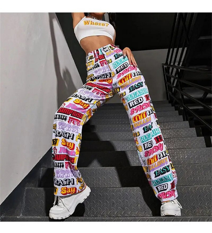 Moteriški džinsai su aukštu juosmeniu tiesiomis kojomis, pavasario, vasaros, naujos, pavasario, vasaros, gatvė, raudonos spalvos derančios asmenybės, 2022 m.