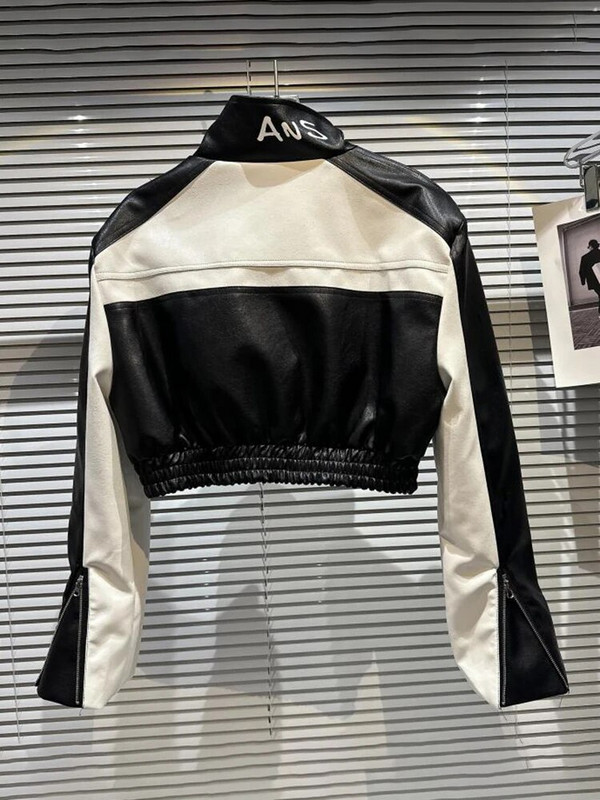 DEAT Fashion Sieviešu PU ādas jakas Stand Cllar Garām piedurknēm Līgums Krāsa Burtu Druka Īss Mētelis Rudens 2023 Jauns 17A9676