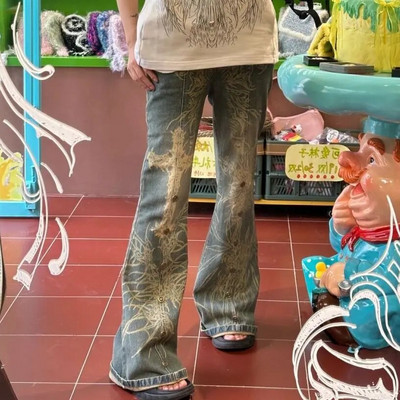 Amerikietiško stiliaus Y2K senoviniai skalbti džinsai žemu juosmeniu dizaino modelio mikro formos platėjančios kelnės kaklaraiščio dažytos kasdieninės grindų šluostymo kelnės