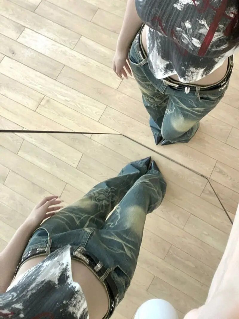 Amerikietiško stiliaus Y2K senoviniai skalbti džinsai žemu juosmeniu dizaino modelio mikro formos platėjančios kelnės kaklaraiščio dažytos kasdieninės grindų šluostymo kelnės