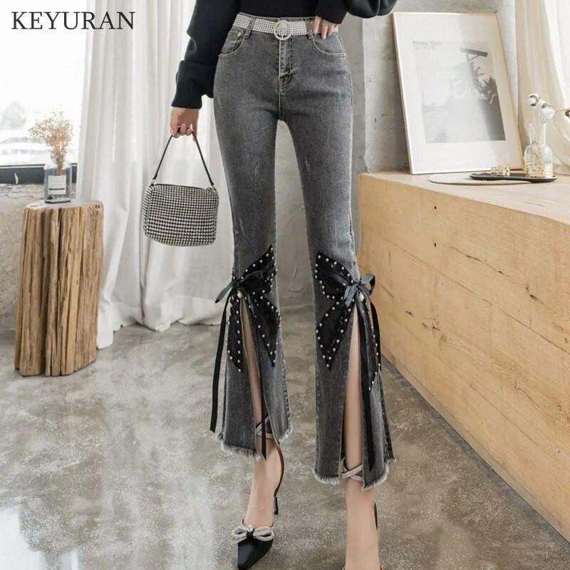 Kõrge vöökohaga naiste teksad 2022. aasta uued kevadised sügisene raskete neetidega helmestega kikisõlmega laienevad teksapüksid naiste õhukesed hallid kärbitud teksad