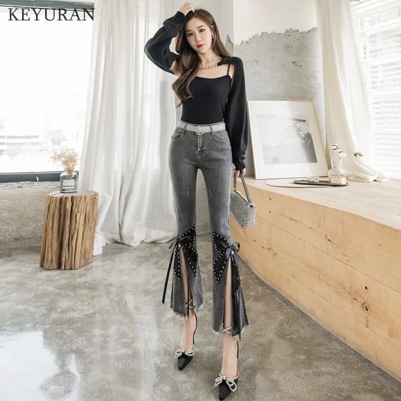 Kõrge vöökohaga naiste teksad 2022. aasta uued kevadised sügisene raskete neetidega helmestega kikisõlmega laienevad teksapüksid naiste õhukesed hallid kärbitud teksad