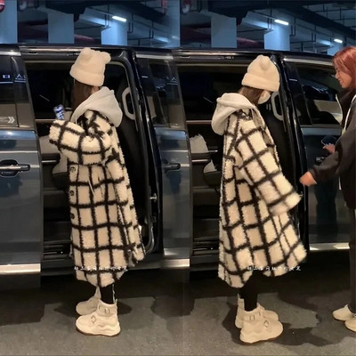Lambavillane ruuduline kapuutsiga mantel naistele 2023. aasta talvine kõrgekvaliteediline paksendatud plüüsis lahtine keskpikk mantel Naiste ruuduline kapuutsiga mantel