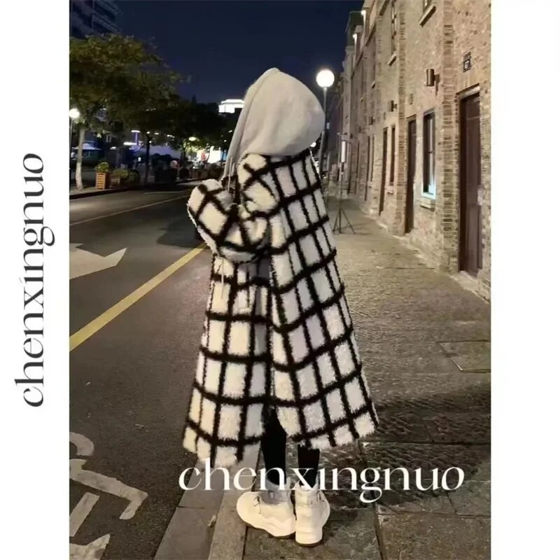 Lambavillane ruuduline kapuutsiga mantel naistele 2023. aasta talvine kõrgekvaliteediline paksendatud plüüsis lahtine keskpikk mantel Naiste ruuduline kapuutsiga mantel