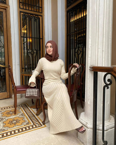 Sieviešu modes šiks vienkrāsains rievotu trikotāžas kleita Eleganta kaklasaites kleitas ar garām piedurknēm 2023. gada rudens ziemas dāmu kleitas High Street