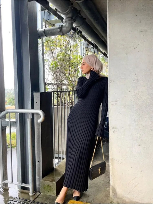 Sieviešu modes šiks vienkrāsains rievotu trikotāžas kleita Eleganta kaklasaites kleitas ar garām piedurknēm 2023. gada rudens ziemas dāmu kleitas High Street