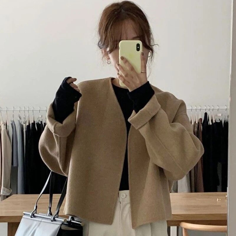 Clothland naiste elegantne lahtise õmblusega villane jope pikkade varrukatega V-kaelusega klassikalises stiilis sügisene vabaaja jope CA319