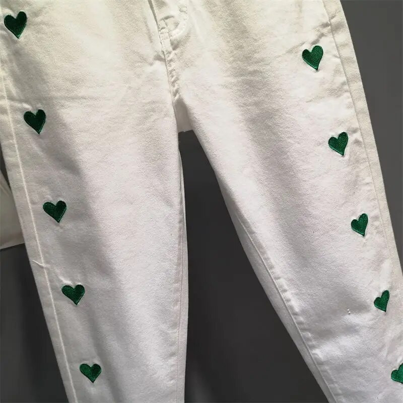 Moteriški balti džinsai aukštu liemeniu Slim Fit mados Harun džinsinės kelnės Naujos pavasario rudens prašmatnus siuvinėjimas Atsitiktinis Jean Pantalon Femme