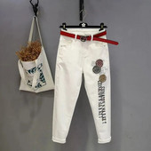 Λευκό τζιν 2023 Νέο γυναικείο κέντημα άγριο τζιν Άνοιξη Καλοκαίρι μόδας τρύπα Γυναικεία τζιν παντελόνια Casual παντελόνια τζιν μέχρι τον αστράγαλο