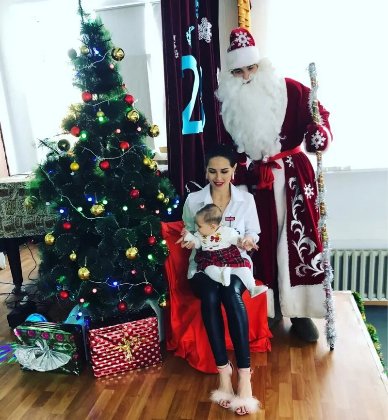 Nauja balta moteriška palaidinė 2023 m. ilgomis rankovėmis medvilninė siuvinėta palaidinė Moteris laisvalaikio sagų dizaino moteriški marškiniai su apatine apykakle 5083