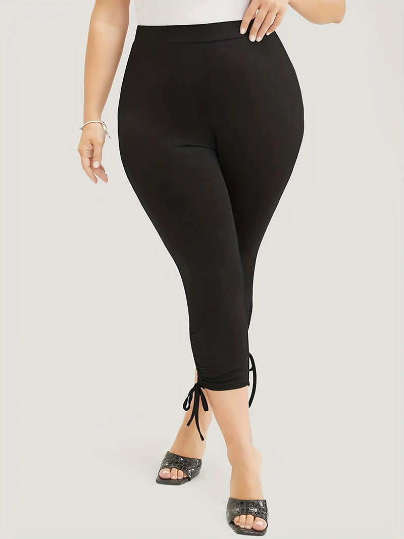 2023. aasta suve uued naiste pluss-suuruses Briti stiilis püksisääre moedisain ühevärvilised, kitsad, kärbitud püksid