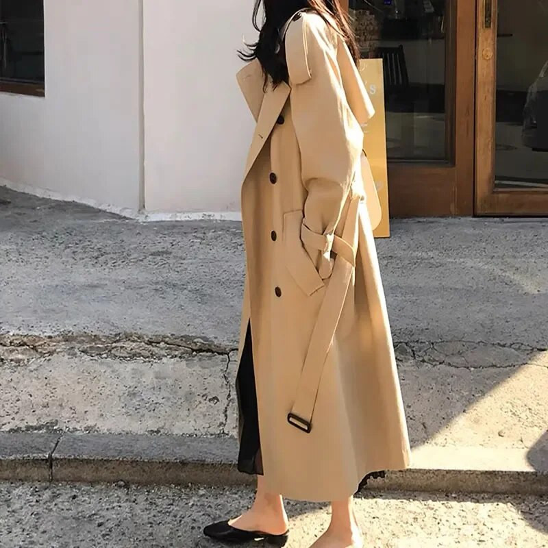 Καμπαρντίνα, High-End Feeling, Ιδιοσυγκρασία, Μόδα, Γυναικείο φθινοπωρινό παλτό μόδας με χαλαρή εφαρμογή πάνω από το γόνατο