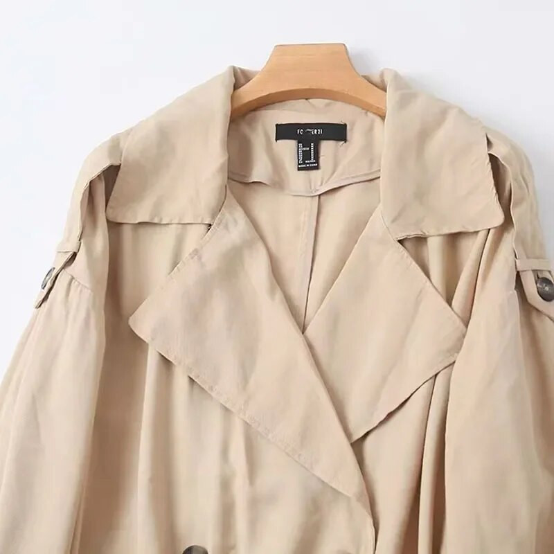 Καμπαρντίνα, High-End Feeling, Ιδιοσυγκρασία, Μόδα, Γυναικείο φθινοπωρινό παλτό μόδας με χαλαρή εφαρμογή πάνω από το γόνατο