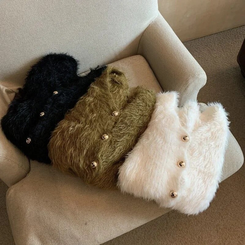 V-kaelusega kärbitud valge mohäärist kootud kardigan retro vabaaja laisad ülisuured kampsunid naiste kampsunid. Tugevast karusnahast riided jakk