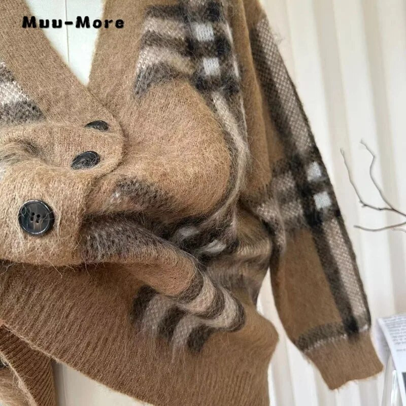 Naiste vanaaegne ruuduline kudumine pikkade varrukatega V-kaelusega lahtised kardiganid 2023. aasta talvemood vabaaja üherealine ülisuur kampsun