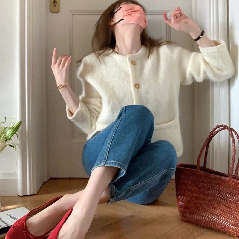 Rimocy κομψό πλεκτό λευκό μπουφάν Γυναικείο με στρογγυλή λαιμόκοψη Φθινόπωρο Χειμώνας Fuzzy Cardigan Woman 2023 Νέο μακρυμάνικο πουλόβερ