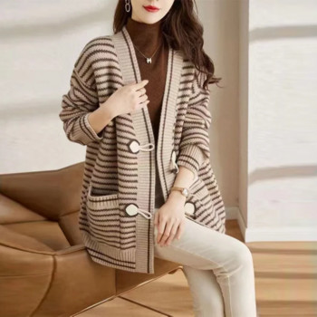 2023 Άνοιξη και Φθινόπωρο Νέα Κορεατική Έκδοση Γυναικεία πλέξη με ρίγες σούπερ όμορφο παλτό υψηλής ποιότητας