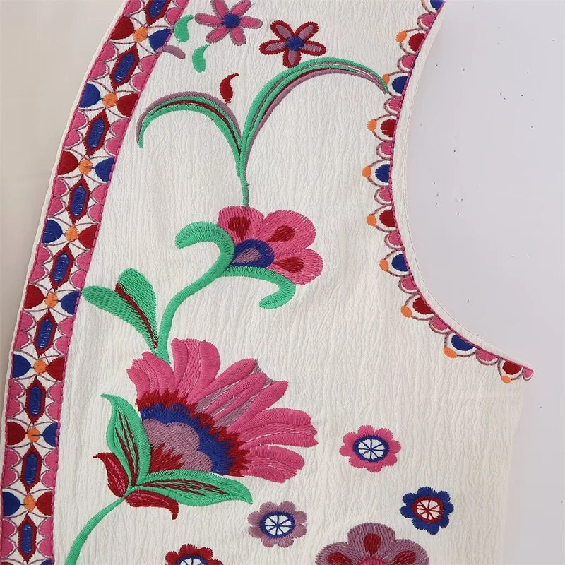 Naiste vanaaegne lilletikandiga avatud vest. Naiste rahvuslikus stiilis vest jakk - varustus vabaaja puhkusereis Crop top