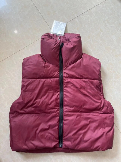 2023, valge vabaaja naine, must lahtine lühike vest, naiste mood, ühevärviline, naiste sügis, soe, paks varrukateta jakk