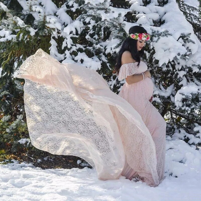 Mežģīņu kleitas grūtniecēm fotosesijai grūtniecēm.