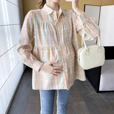 Pavasariniai rūbai nėščiosioms, ilgomis rankovėmis, apverčiamomis apykaklėmis, spalvotomis raukiniais, nėštukių marškiniais, madingomis languotomis palaidinėmis