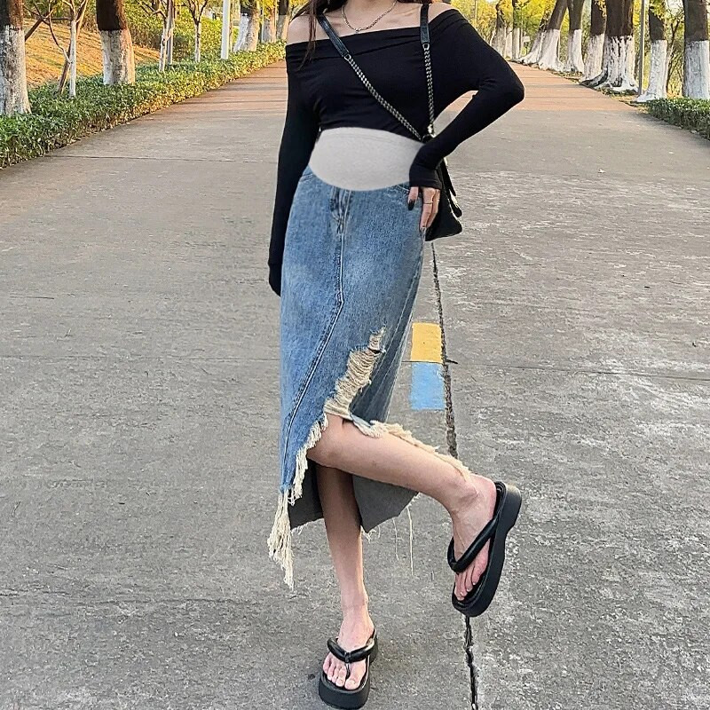 Ebaregulaarsed rasedatele mõeldud teksaseelikud aukudega tutiäärega kõrge vöökoht, pool lõhenenud raseda naise sirged seelikud rasedatele mõeldud riided