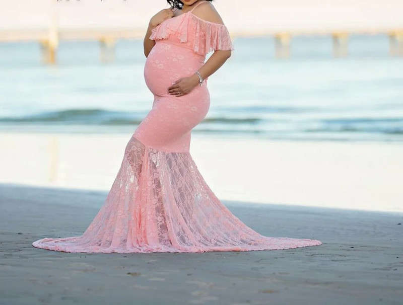 Naujos ilgos nėščiosios fotografijos rekvizitai Nėščioms skirtoms suknelėms fotografuoti Nėščioms skirtos suknelės fotosesijai Nėščioms skirta nėriniuota suknelė maxi